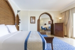 Кровать или кровати в номере Кемпински Отель Сома Бэй