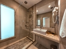 Ванная комната в Luna Hotel - Balneo & Spa