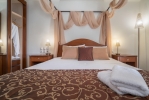 Кровать или кровати в номере Zante Park Hotel; BW Premier Collection