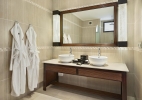 Ванная комната в DoubleTree by Hilton Seychelles Allamanda Resort & Spa