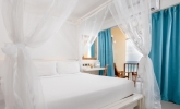 Кровать или кровати в номере Coral Strand Smart Choice