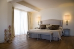 Кровать или кровати в номере Aquila Porto Rethymno