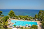 Вид на бассейн в Corfu Senses Resort или окрестностях