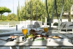 Завтрак для гостей Pomegranate Wellness Spa Hotel