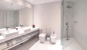 Ванная комната в Pomegranate Wellness Spa Hotel
