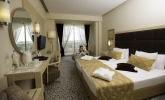 Кровать или кровати в номере Kamelya Fulya Hotel & Aqua - Ultra All Inclusive