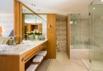 Ванная комната в Sensimar Elounda Village Resort & Spa by Aquila