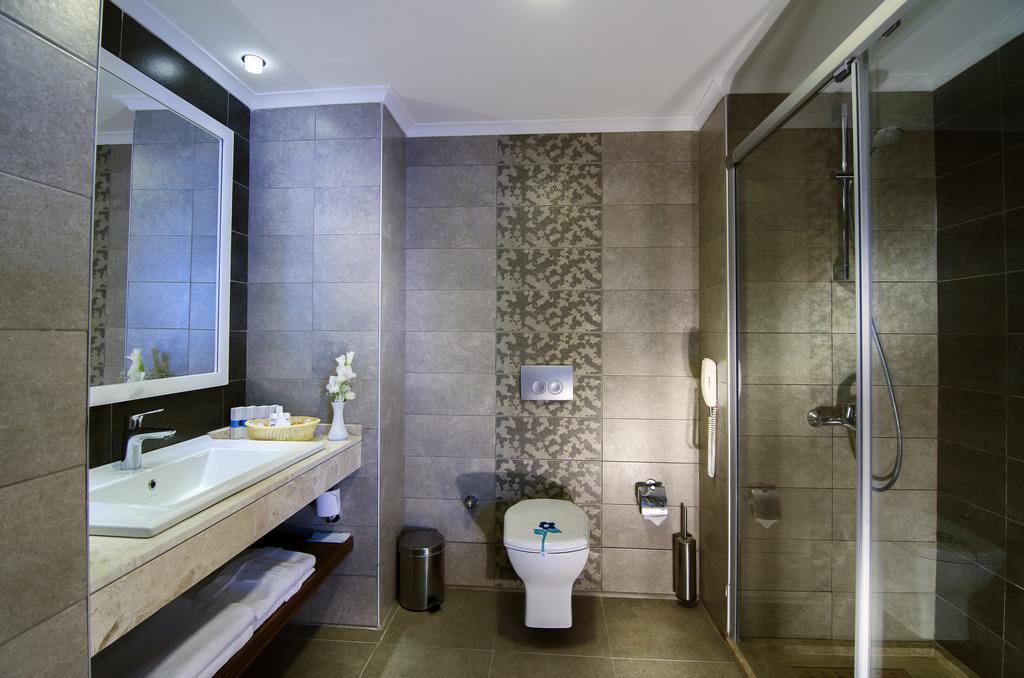 Отель Ванная комната в Palm Wings Kusadasi Beach Resort&Spa