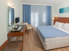 Кровать или кровати в номере Petunya Beach Resort