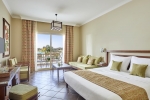 Кровать или кровати в номере Jaz Casa Del Mar Resort