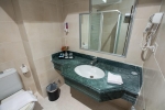 Ванная комната в Sharming Inn - Families & Couples only