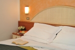 Кровать или кровати в номере Hotel Adria