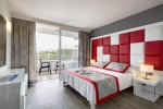Кровать или кровати в номере Mar Hotels Rosa del Mar & Spa 