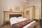 Кровать или кровати в номере Parthenon Art Hotel