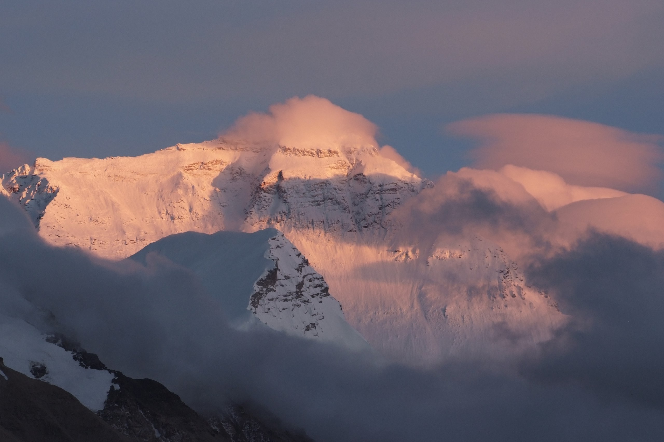 Базовый лагерь Эвереста закрывается для туристов на неопределенный срок