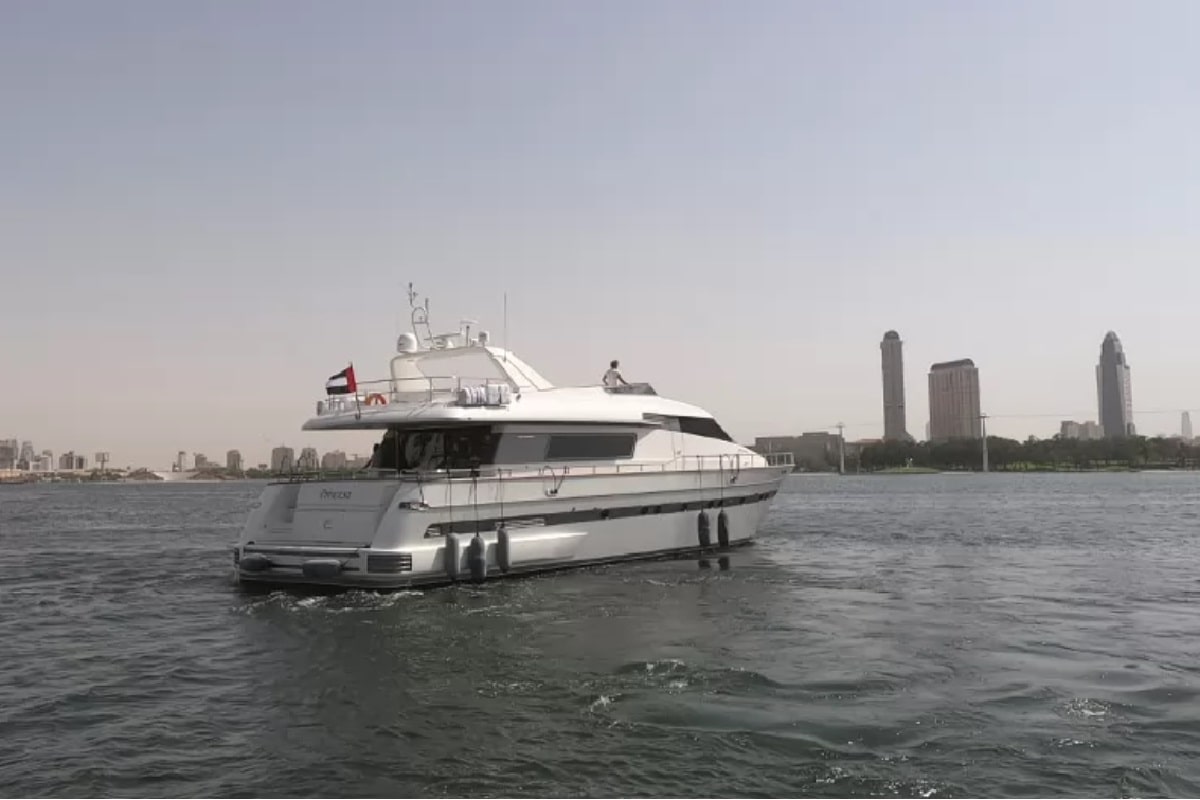 Аренда яхты в Дубае SANLORENZO SL82