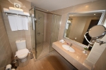 Ванная комната в Jaz Fanara Resort