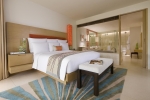 Кровать или кровати в номере Renaissance Phuket Resort & Spa