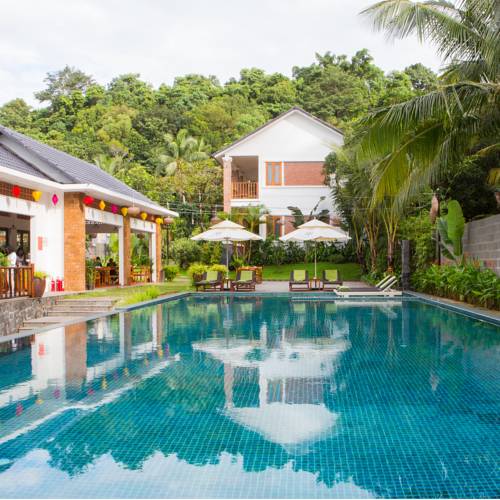 Отель Бассейн в Nadine Phu Quoc Resort или поблизости
