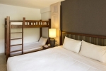 Двухъярусная кровать или двухъярусные кровати в номере Phuket Orchid Resort and Spa