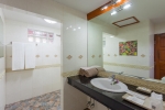Ванная комната в Tropica Bungalow Hotel