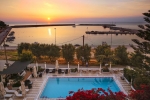 Вид на бассейн в Kyparissia Beach Hotel или окрестностях