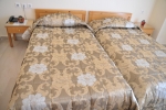 Кровать или кровати в номере Brati II Beach Hotel