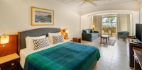 Кровать или кровати в номере Columbia Beach Resort