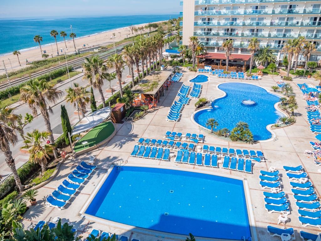 Отель Вид на бассейн в Golden Taurus Aquapark Resort или окрестностях