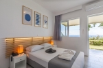 Кровать или кровати в номере Niforeika Beach Hotel