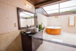 Ванная комната в Diamond Bay Resort & Spa