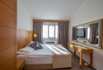 Кровать или кровати в номере Pine Bay Holiday Resort