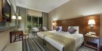 Кровать или кровати в номере Pine Bay Holiday Resort