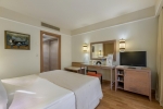 Кровать или кровати в номере Alva Donna Beach Resort Comfort