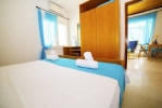 Кровать или кровати в номере Salonikiou Beach Apartments 