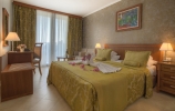 Кровать или кровати в номере Mediteran Hotel & Resort