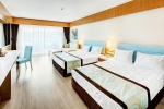 Кровать или кровати в номере Jacaranda Hotels Side