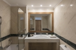 Ванная комната в Mitsis Rinela Beach Resort & Spa