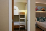 Двухъярусная кровать или двухъярусные кровати в номере Asia Beach Resort & Spa Hotel