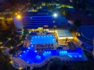 Вид на бассейн в Bomo Olympus Grand Resort или окрестностях