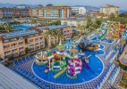 Вид на бассейн в Lonicera Resort & Spa Hotel или окрестностях