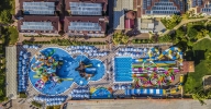 Вид на бассейн в Lonicera Resort & Spa Hotel или окрестностях