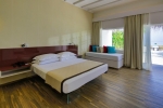 Кровать или кровати в номере Cocoon Maldives