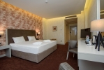 Кровать или кровати в номере The Grand Gloria Hotel