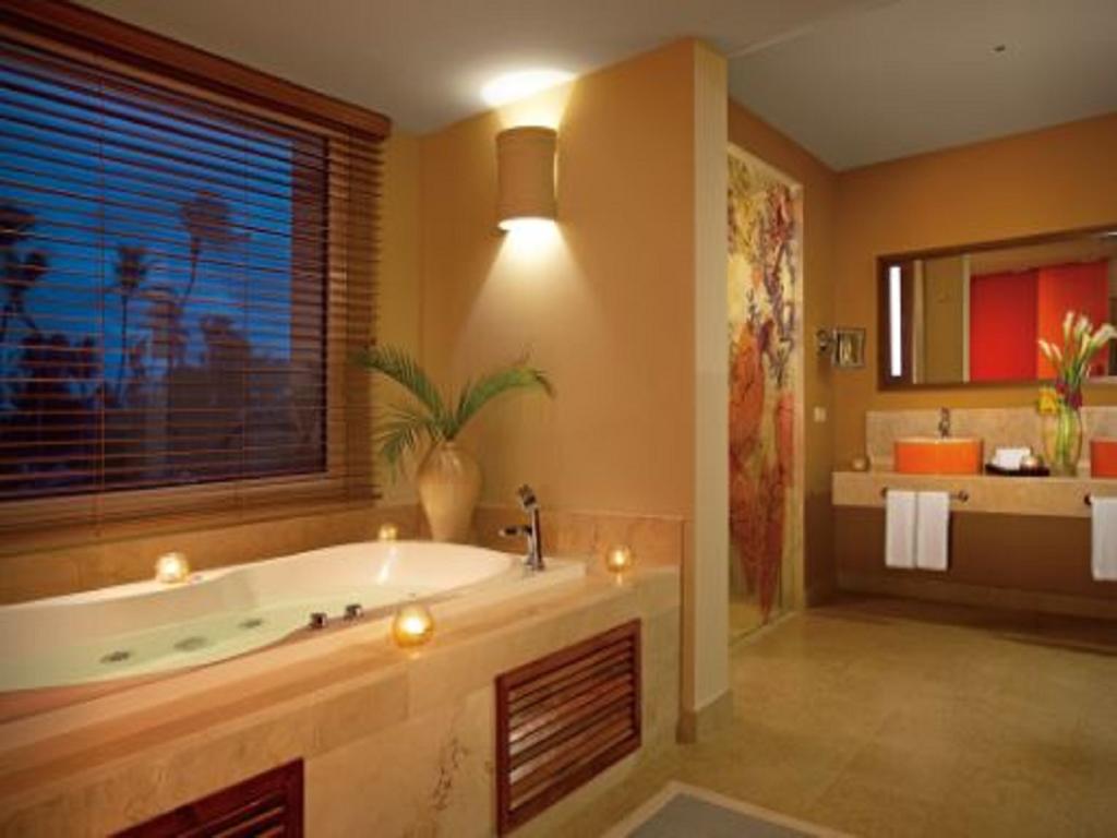 Ванная комната в Breathless Punta Cana Resort & Spa - Adults Only