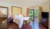 Кровать или кровати в номере The Laguna, A Luxury Collection Resort & Spa, Nusa Dua, Bali