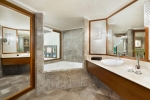 Ванная комната в The Laguna, A Luxury Collection Resort & Spa, Nusa Dua, Bali