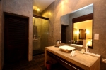 Ванная комната в Temple Tree Resort & Spa