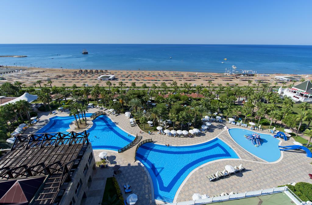 Вид на бассейн в Kamelya Selin Luxury Resort & SPA -Ultra All Inclusive или окрестностях