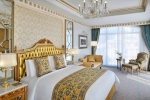 Кровать или кровати в номере Emerald Palace Kempinski Dubai
